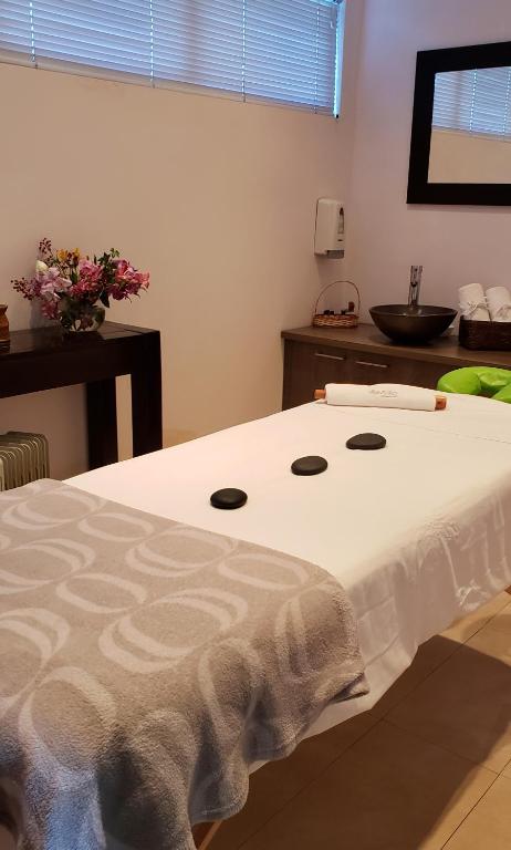 Una cama o camas en una habitación de MDS Hotel Concepción