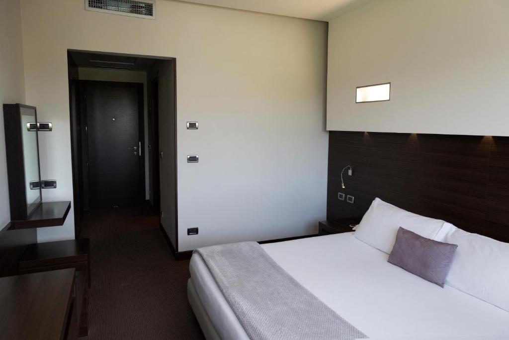 Postel nebo postele na pokoji v ubytování Hotel Selene Pomezia