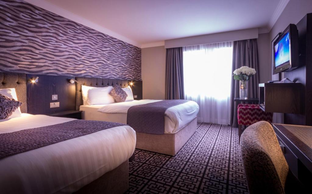 Postel nebo postele na pokoji v ubytování Talbot Hotel Stillorgan