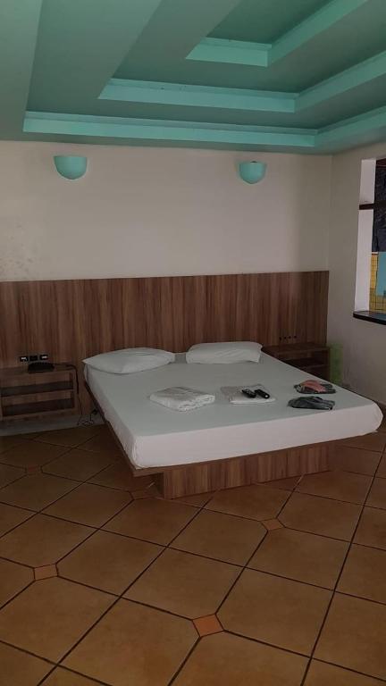  MOTEL PALACE