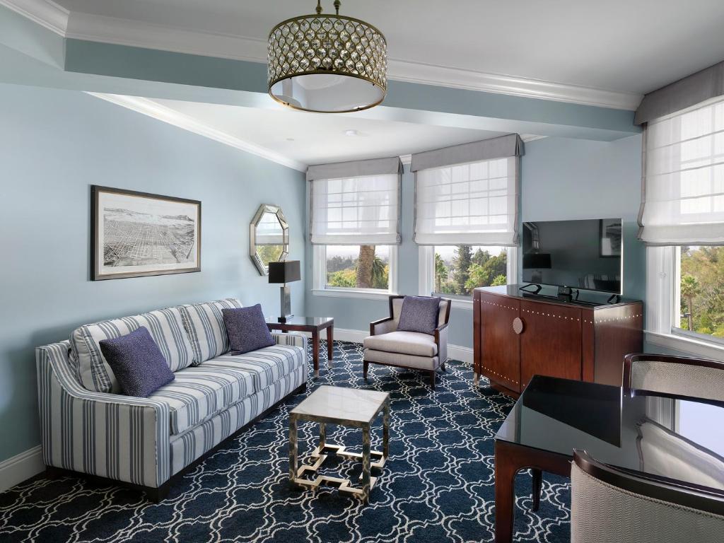 The Claremont Club & Spa, A Fairmont Hotel - One Bedroom King Suite With Tub - Mobility Accessible