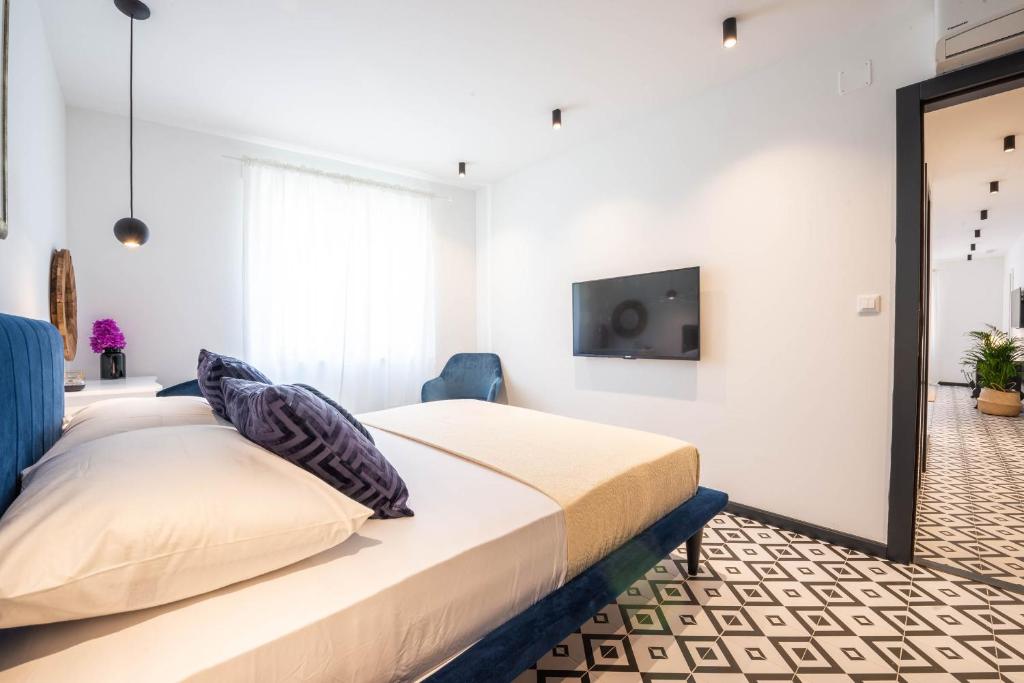 Posteľ alebo postele v izbe v ubytovaní Sun and stone apartment