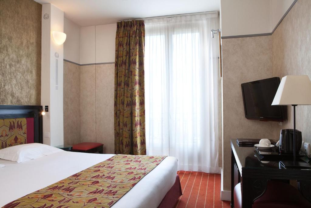 Cama o camas de una habitaci&oacute;n en Hotel Eiffel Seine