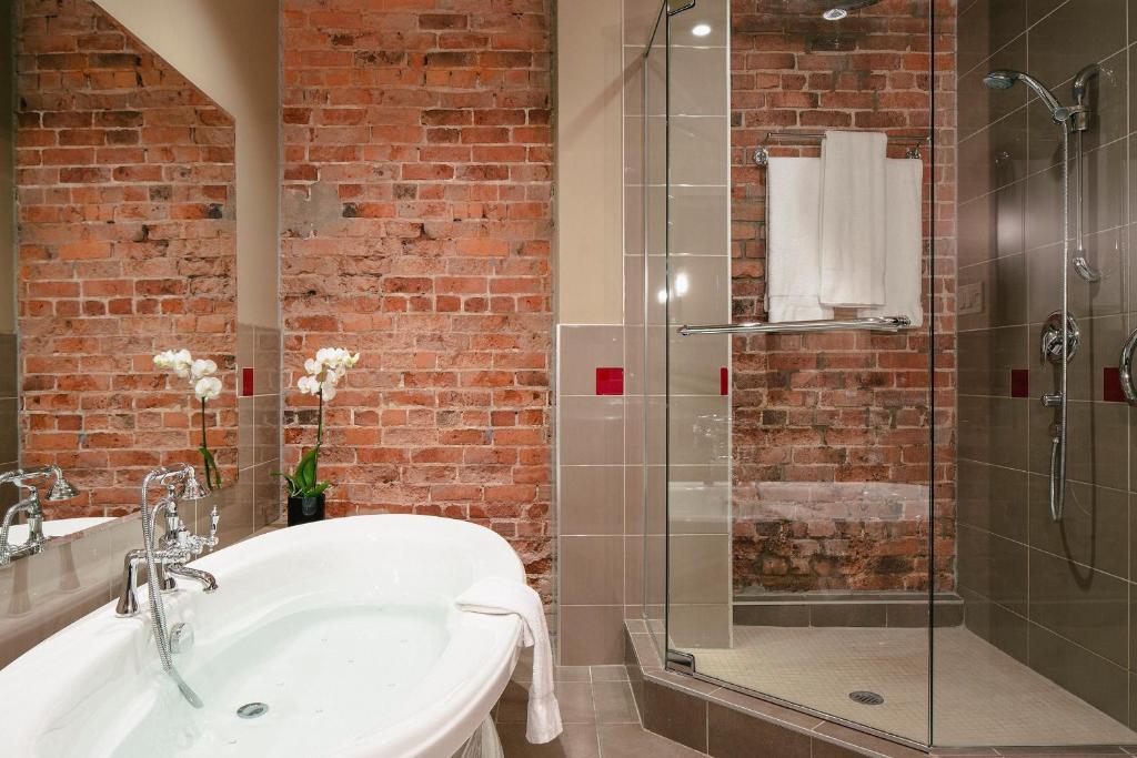 
One-Bedroom Deluxe Suite
