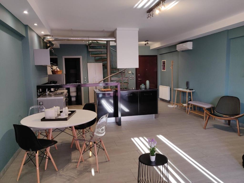 Posedenie v ubytovaní Elegant Bright Apartment with Acropolis view terrace