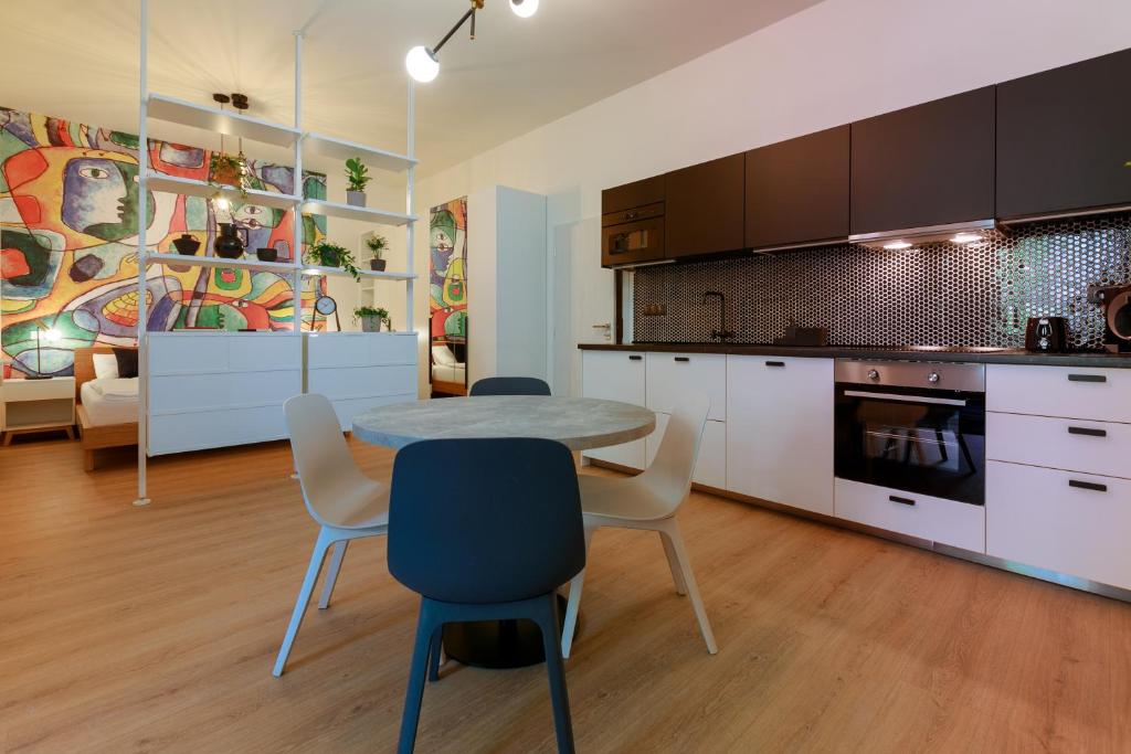 Kuchyň nebo kuchyňský kout v ubytování Avantgarde apartments