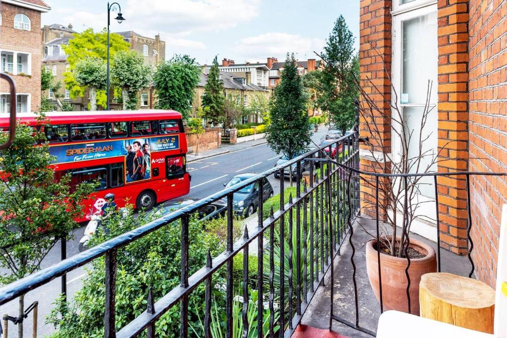 Beaufort Mansions , Chelsea