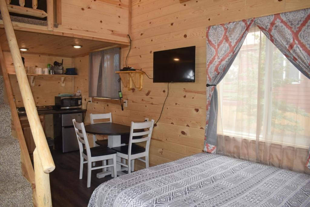 a bedroom with a table and chairs in a cabin at Drift Lodge in Island Park