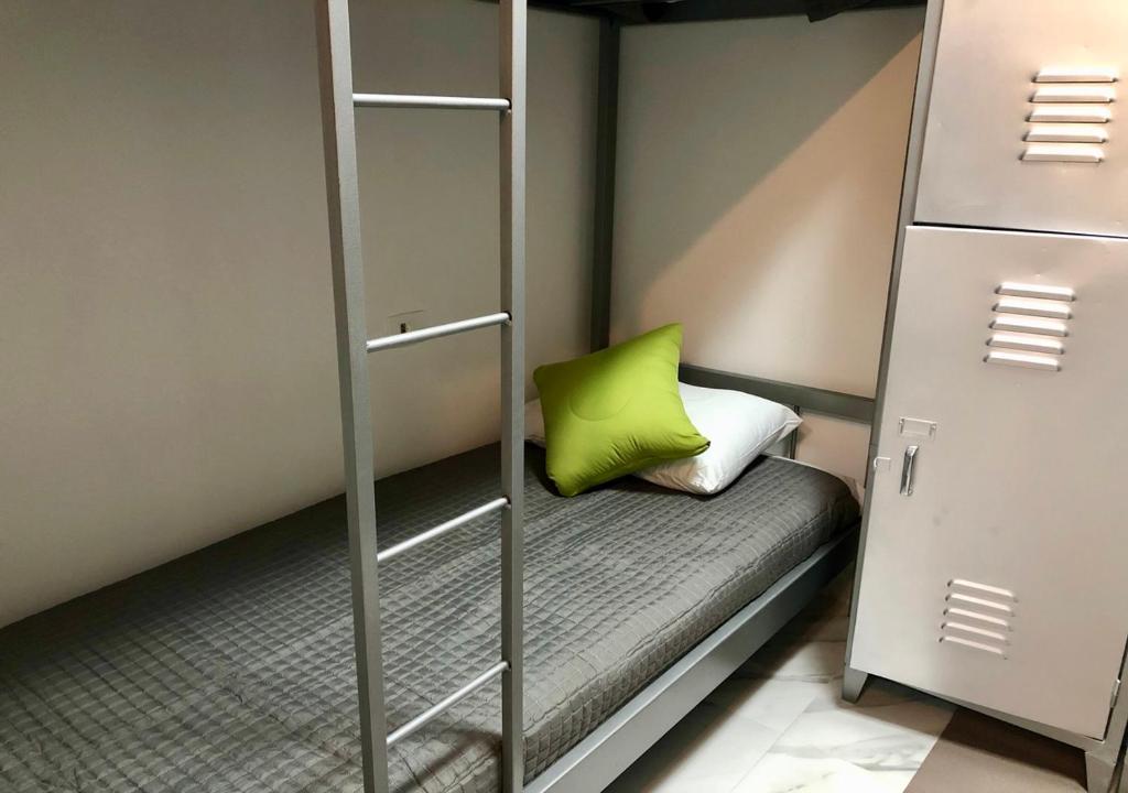  FM Hostel