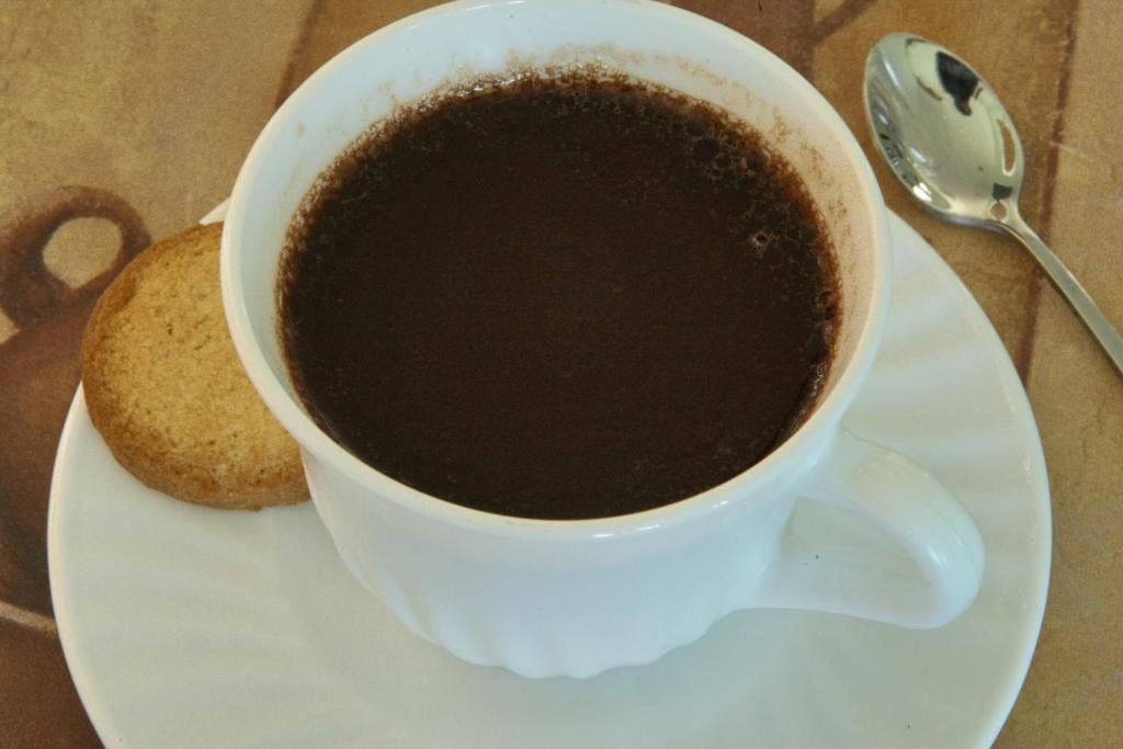 Příslušenství pro přípravu čaje a kávy v ubytování Hanan Hotel Tagaytay - Formerly Tagaytay Wingate Manor