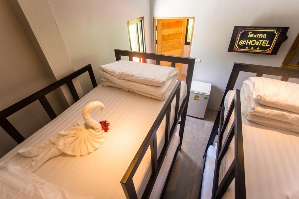 Postel nebo postele na pokoji v ubytování @HOsTEL PHANGAN