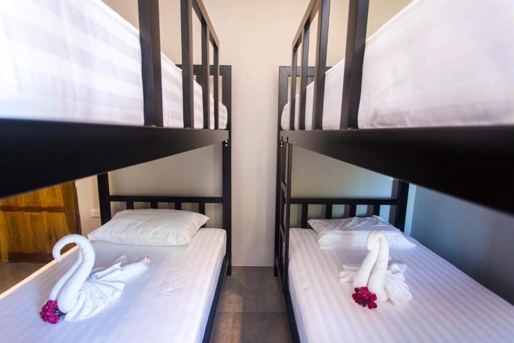 Postel nebo postele na pokoji v ubytování @HOsTEL PHANGAN
