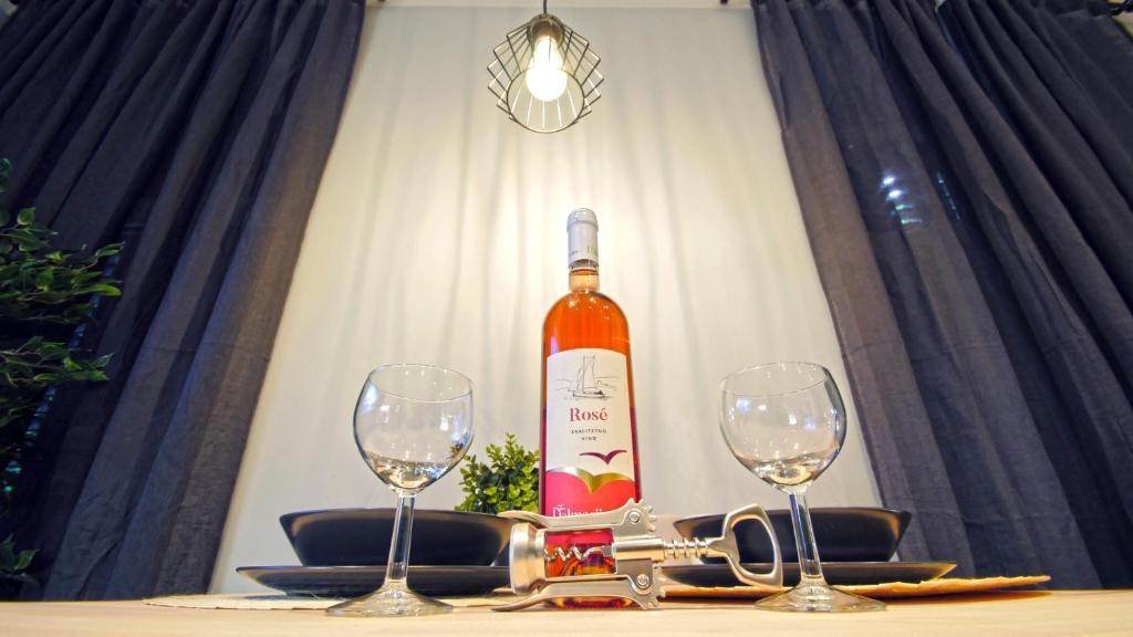 Frank-Kiss Apartments - 16