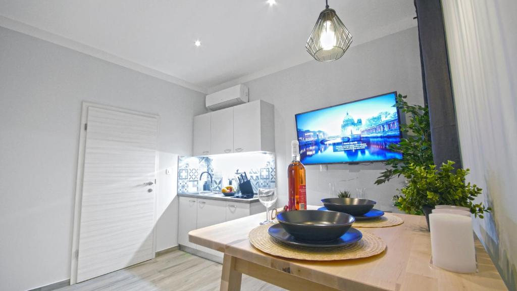 Frank-Kiss Apartments - 17