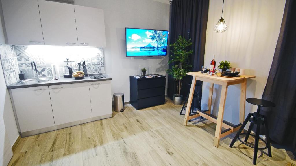 Frank-Kiss Apartments - 18