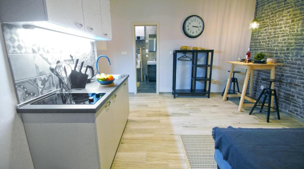 Frank-Kiss Apartments - 3