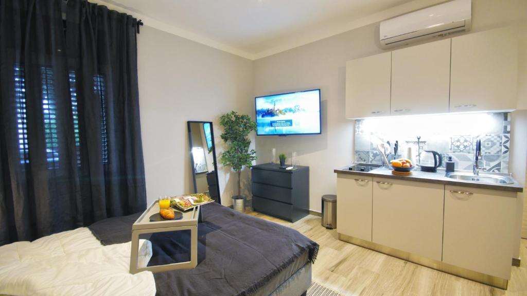 Frank-Kiss Apartments - 1