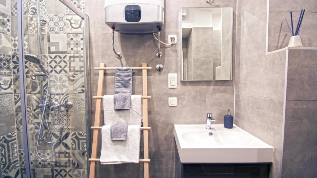 Frank-Kiss Apartments - 9