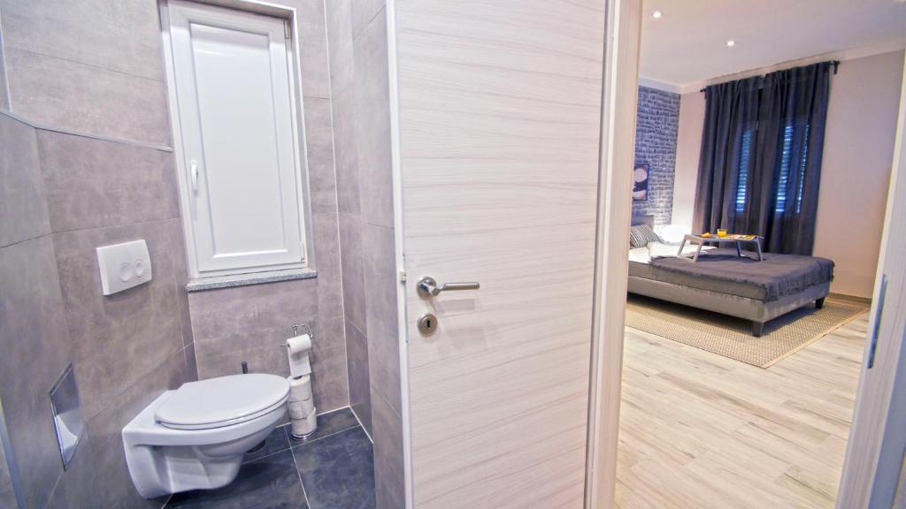 Frank-Kiss Apartments - 12