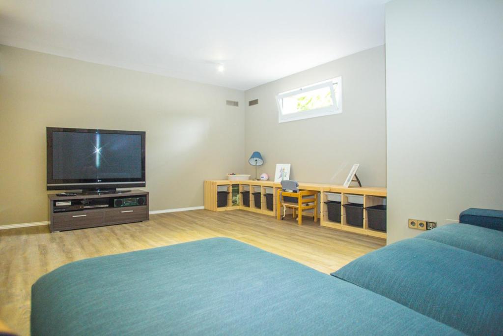 A television and/or entertainment centre at CS1 Villa de lujo a 500 metros de la playa de Sant Pol