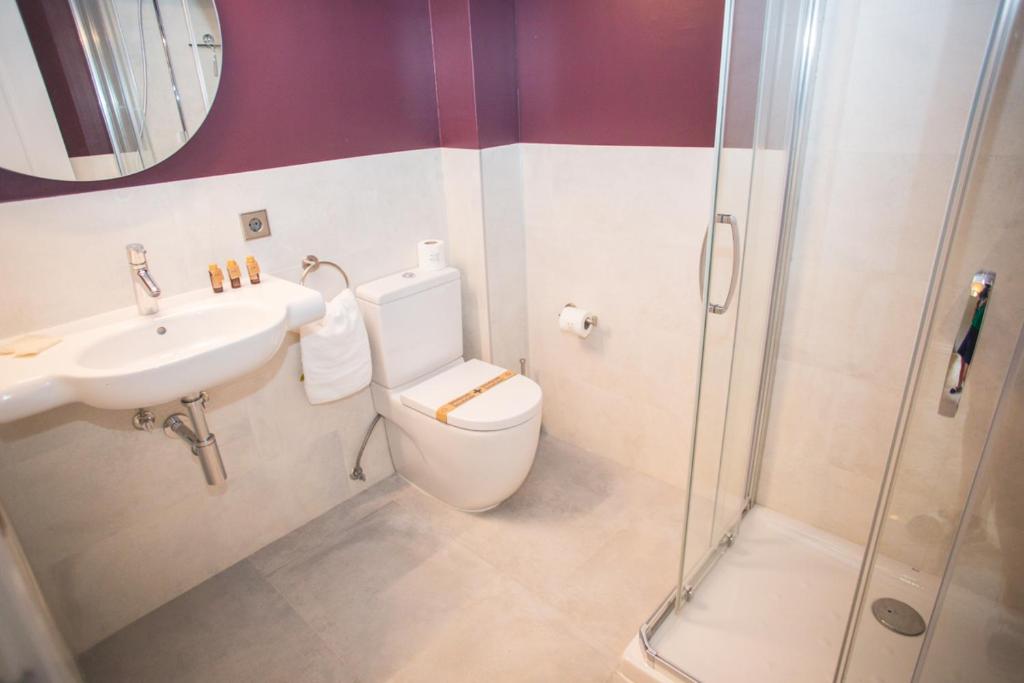 A bathroom at CS1 Villa de lujo a 500 metros de la playa de Sant Pol