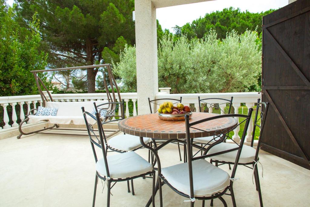 A balcony or terrace at CS1 Villa de lujo a 500 metros de la playa de Sant Pol