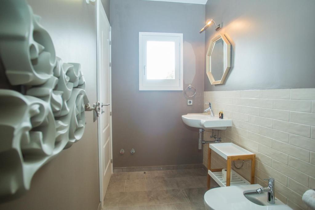 A bathroom at CS1 Villa de lujo a 500 metros de la playa de Sant Pol