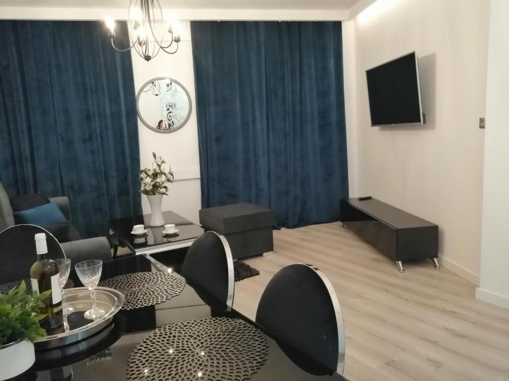 Televízia a/alebo spoločenská miestnosť v ubytovaní Time To Relax Apartment