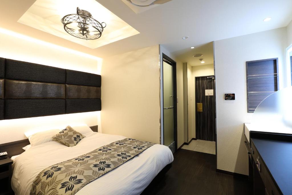Postel nebo postele na pokoji v ubytování Hotel Leon Hamamatsu