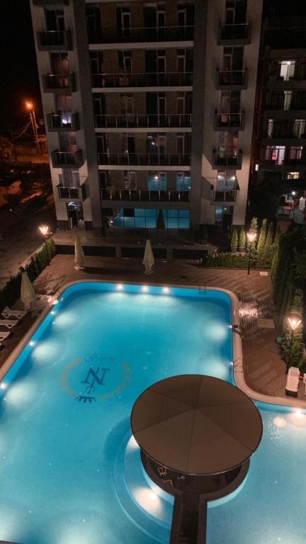 Bazén v ubytování Hotel Neptun Kvariati nebo v jeho okolí