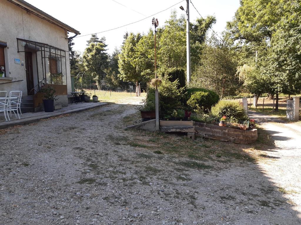 a driveway of a house with trees and plants at Les Marguerites Aux Lotz in Thiers