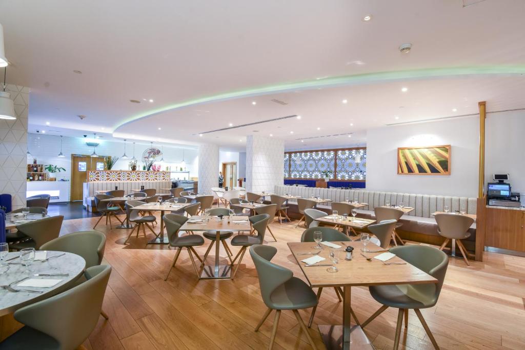 لابی و فضای عمومی Premier Inn Dubai International Airport - An Emirates Group Company - تصویر ۵