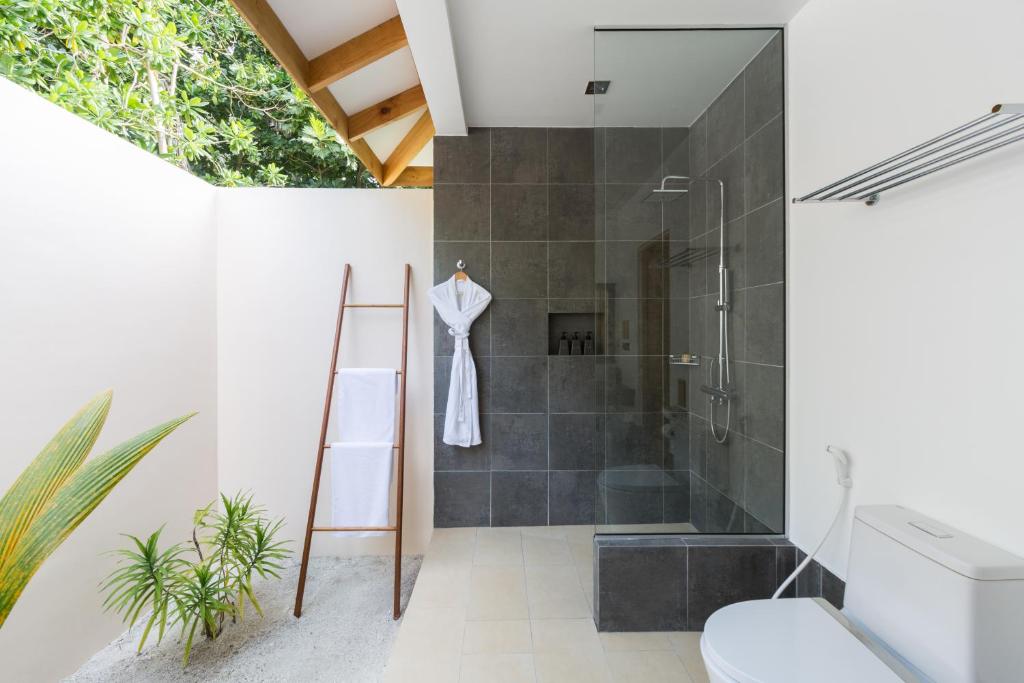 Koupelna v ubytování Vilamendhoo Island Resort & Spa