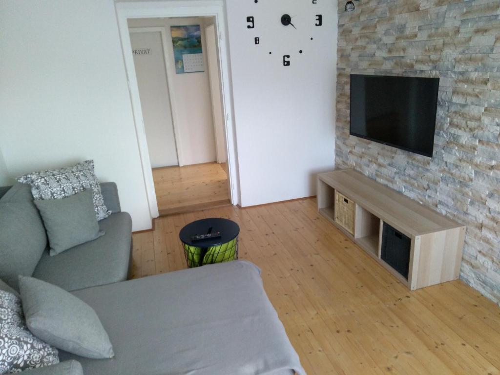 TV a/nebo společenská místnost v ubytování Apartments Justin