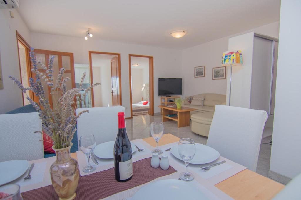 Nápoje v ubytovaní Apartmani VILLA KALINIC
