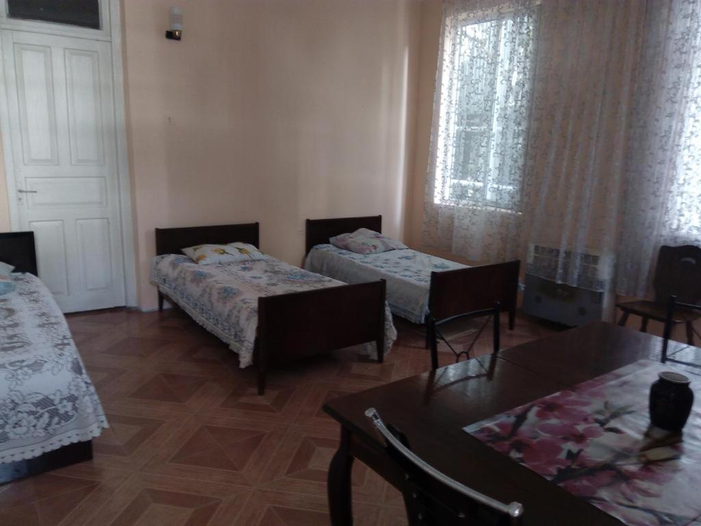 Postel nebo postele na pokoji v ubytování Kobuleti Egro House