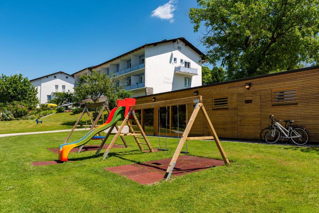 Leiksvæði fyrir börn á Strandhotel Schabus