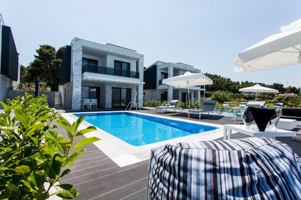 Bazén v ubytovaní Crystal villas & suites alebo v jeho blízkosti