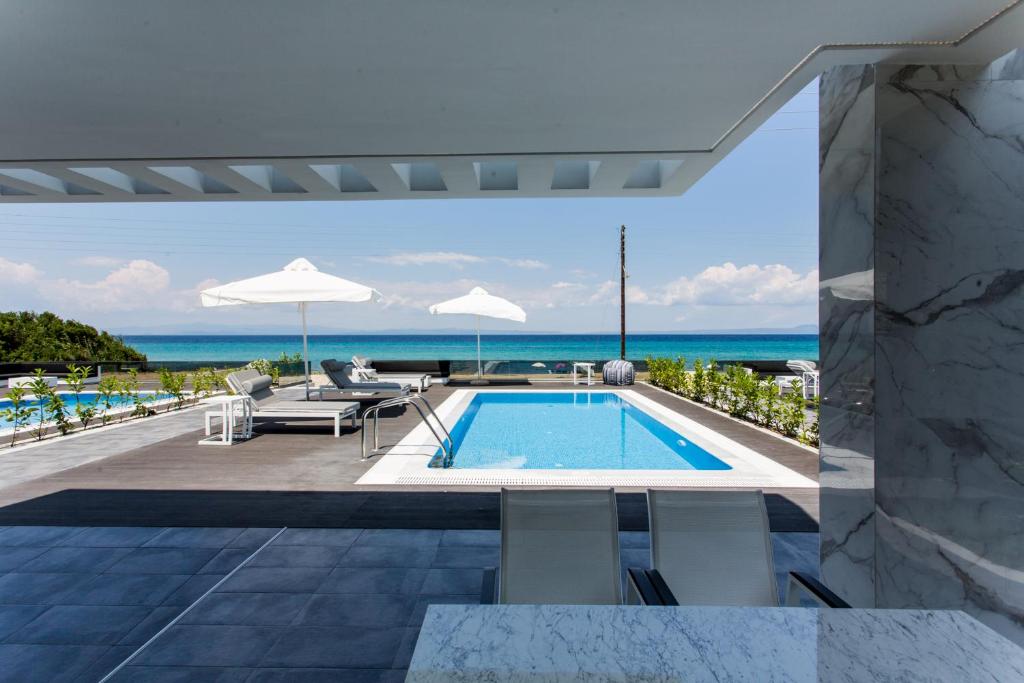 Bazén v ubytovaní Crystal villas & suites alebo v jeho blízkosti