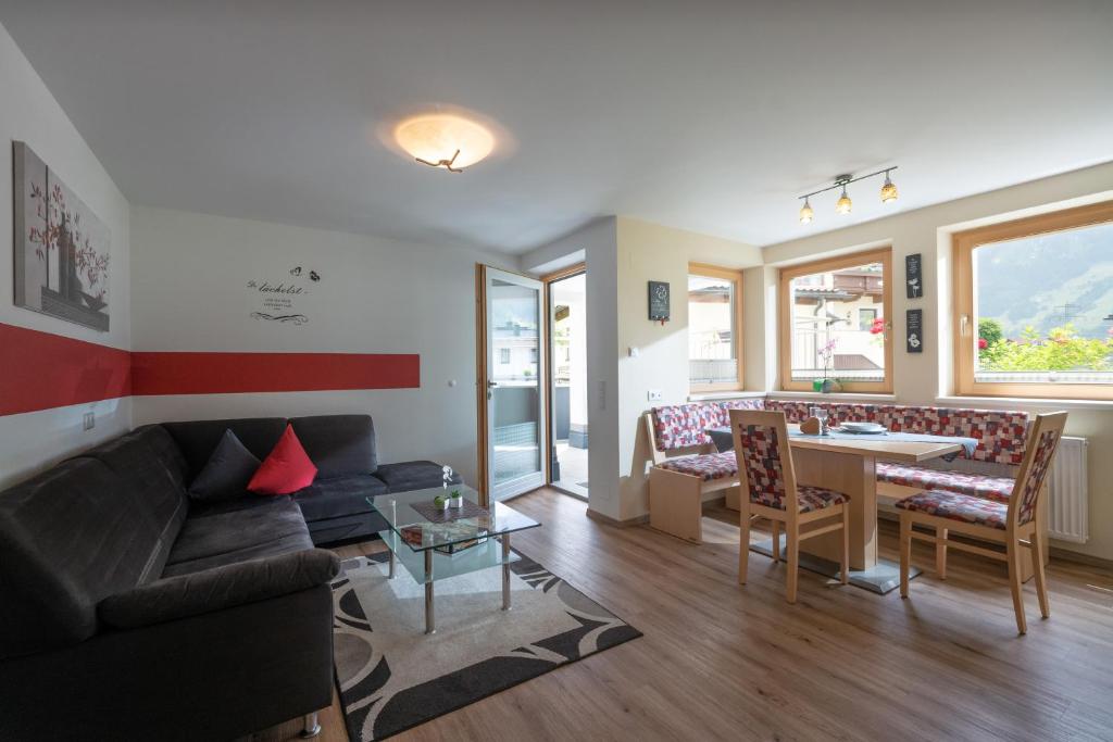 Posezení v ubytování Ferienwohnung Taschler