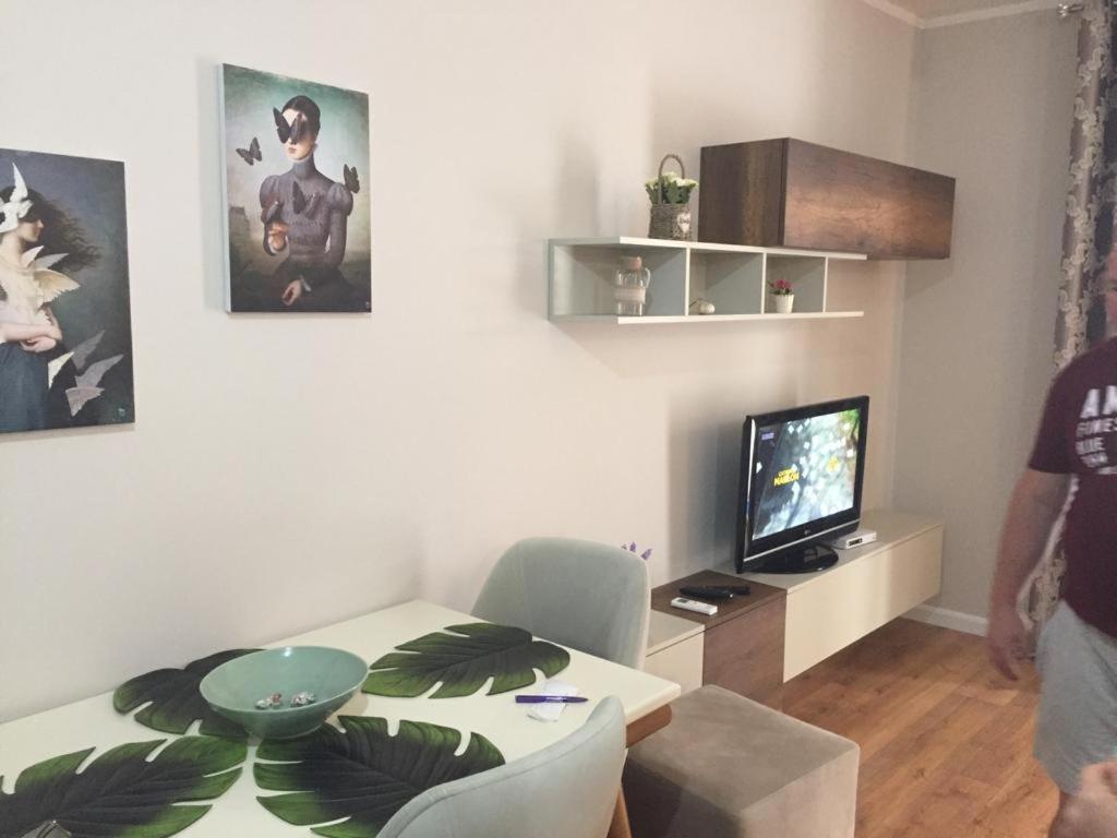 LUX SEAVIEW APARTMENT - Image 5