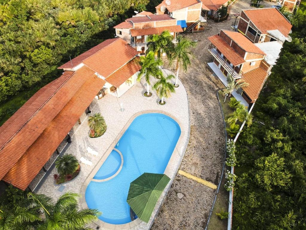 uma vista aérea de uma casa com piscina em Porto Dos Lençóis-Apt 12 em Barreirinhas