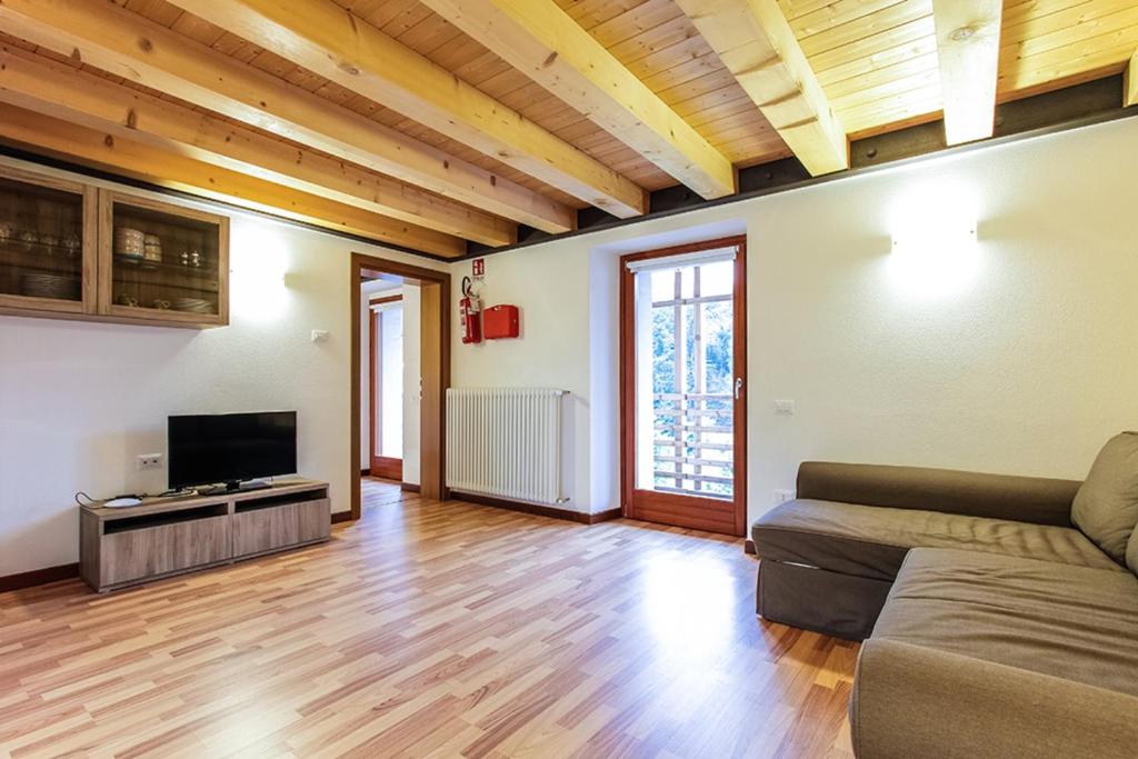 TV a/nebo společenská místnost v ubytování Albergo Diffuso Dolomiti