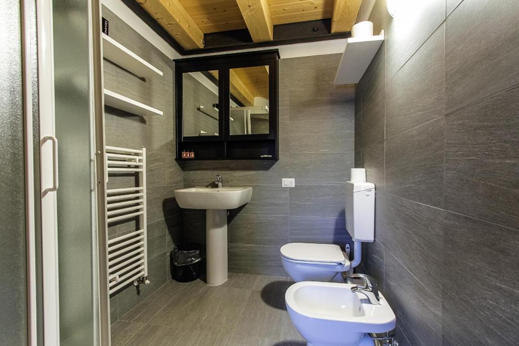 Koupelna v ubytování Albergo Diffuso Dolomiti