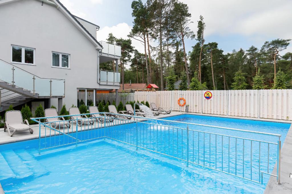 Bazén v ubytování Apartamenty Angela nebo v jeho okolí