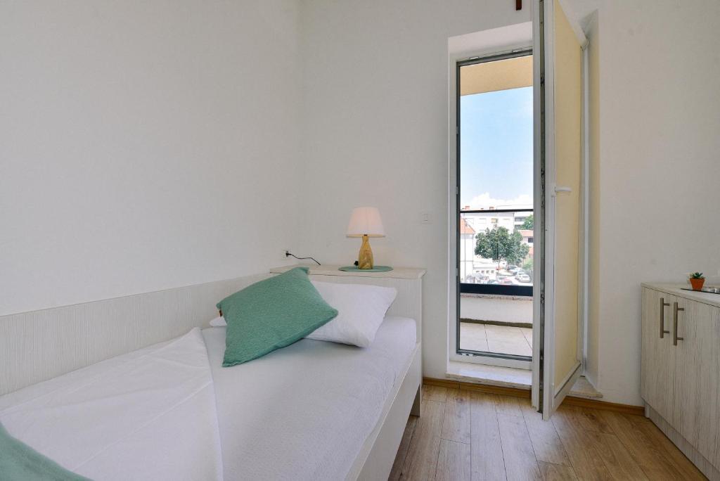 Postel nebo postele na pokoji v ubytování Hotel Dompes