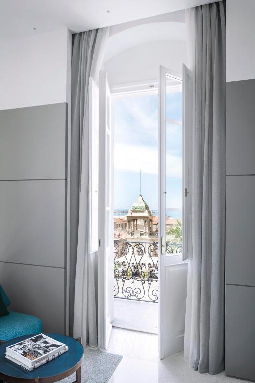 Postel nebo postele na pokoji v ubytování Hotel Plaza e de Russie - Relais & Châteaux