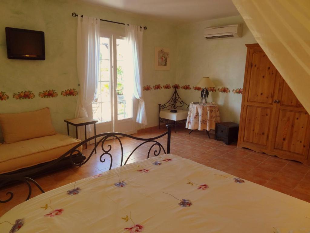 Postel nebo postele na pokoji v ubytování La Bastide de Font Clarette