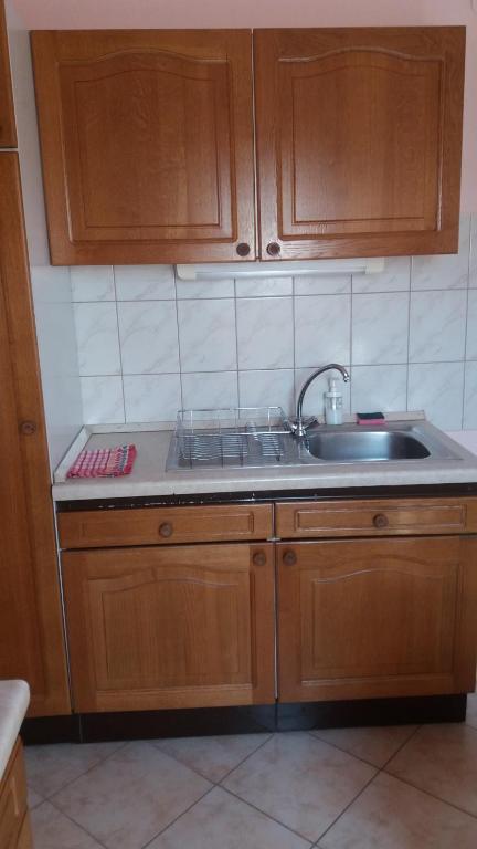 Kuchyňa alebo kuchynka v ubytovaní Margaréta Apartman - Balatonlelle