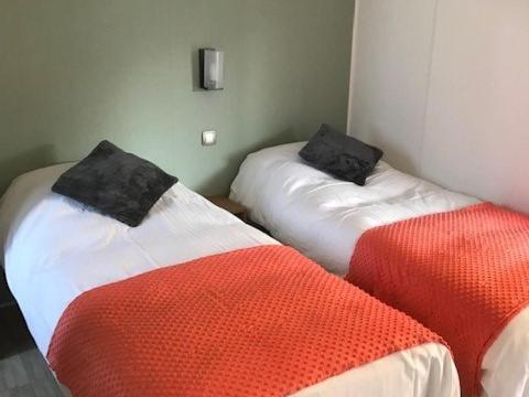 Postel nebo postele na pokoji v ubytování Camping Ty Nénez